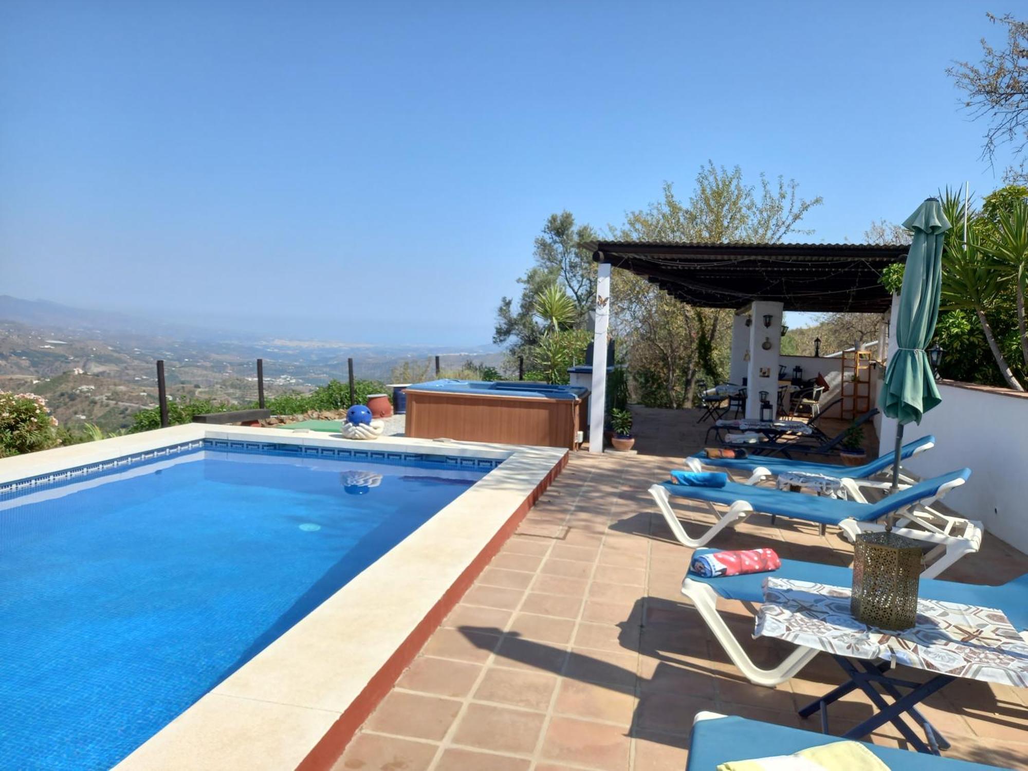 Vine Ridge Studio And Apartment Comares Екстериор снимка